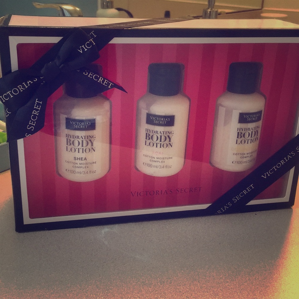 Victoria’s Secret lotion set.